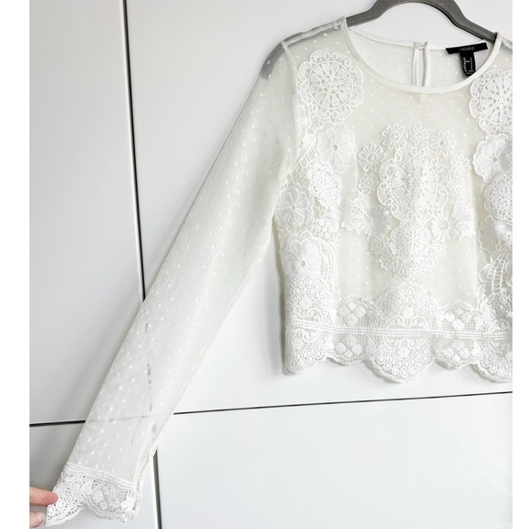 Forever 21 Lace Sheer Boho Cropped Top Long Sleeve Size Small Swiss Dot - Picture 2 of 6
